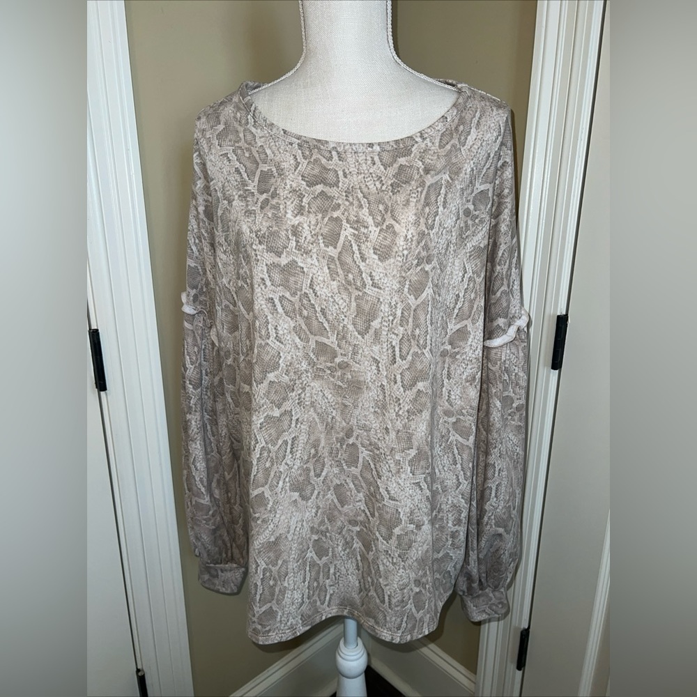 Adrienne Women's Size Large Beige Long Sleeve Pullover Snakeskin Bell Sleeve